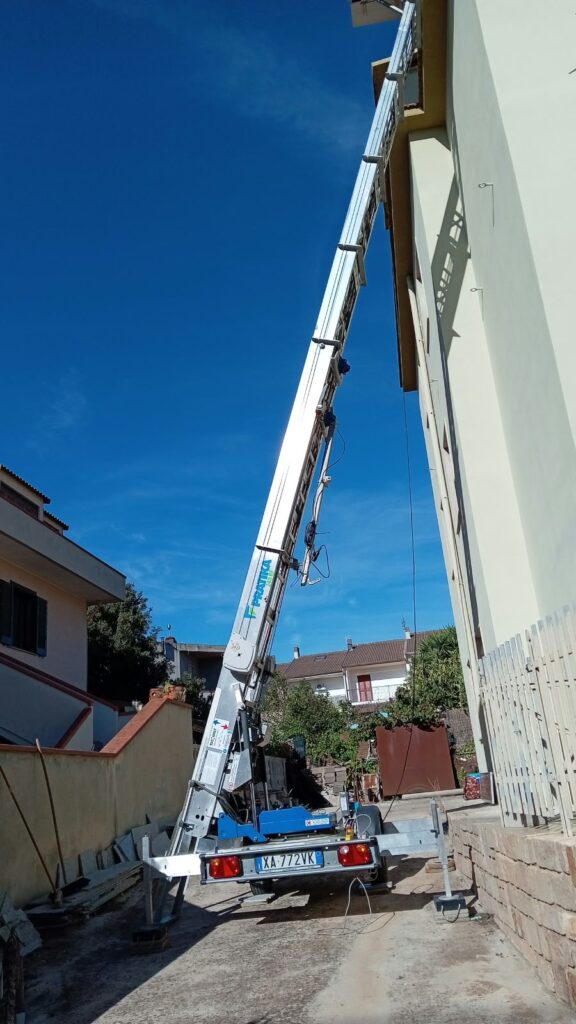 Autoscala per traslochi Melis e C Service Sassari