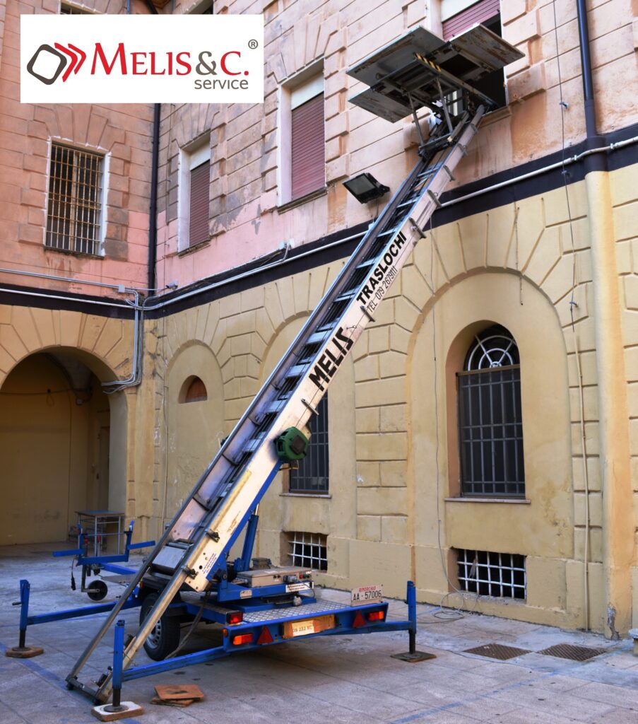 Autoscala per traslochi Melis e C Service Sassari